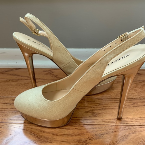 NWOT Audrey Brook Linen and Gold 6” Stiletto - Picture 9 of 11